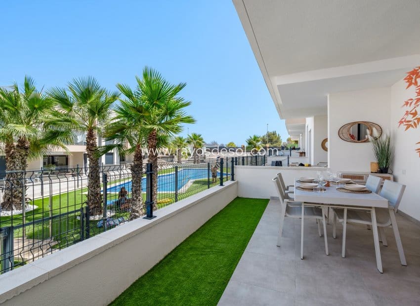 2 slaapkamer Appartement te koop in Villamartin met zwembad - € 279.000 (Ref: 10070212)