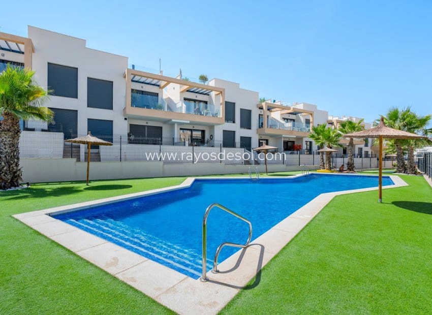 2 slaapkamer Appartement te koop in Villamartin met zwembad - € 279.000 (Ref: 10070212)