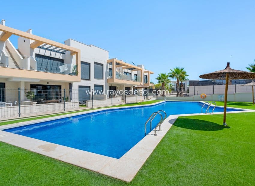 2 slaapkamer Appartement te koop in Villamartin met zwembad - € 279.000 (Ref: 10070212)