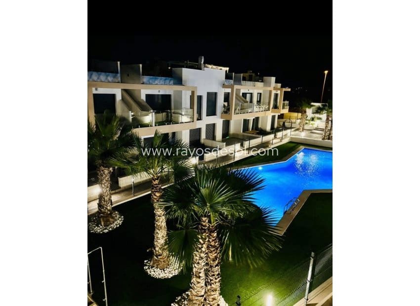 2 slaapkamer Appartement te koop in Villamartin met zwembad - € 279.000 (Ref: 10070212)