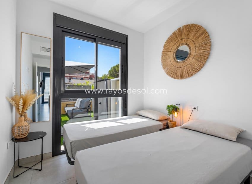 2 slaapkamer Appartement te koop in Villamartin met zwembad - € 279.000 (Ref: 10070212)
