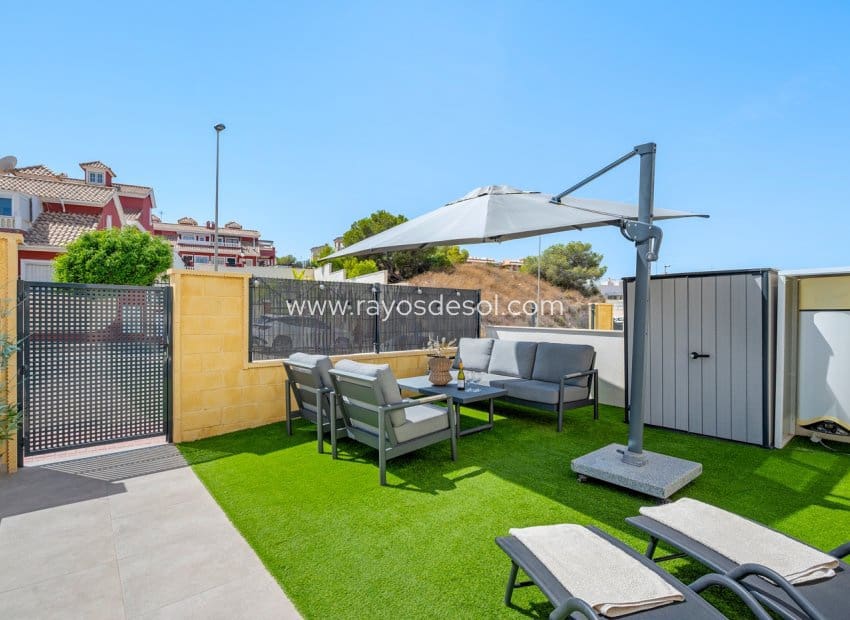 2 slaapkamer Appartement te koop in Villamartin met zwembad - € 279.000 (Ref: 10070212)