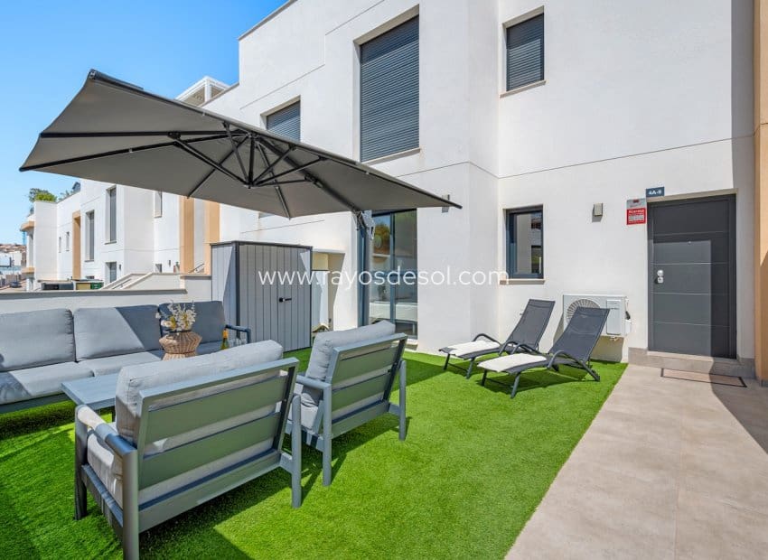 2 slaapkamer Appartement te koop in Villamartin met zwembad - € 279.000 (Ref: 10070212)