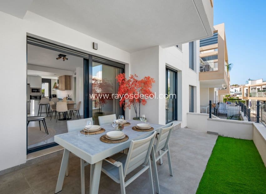 2 slaapkamer Appartement te koop in Villamartin met zwembad - € 279.000 (Ref: 10070212)