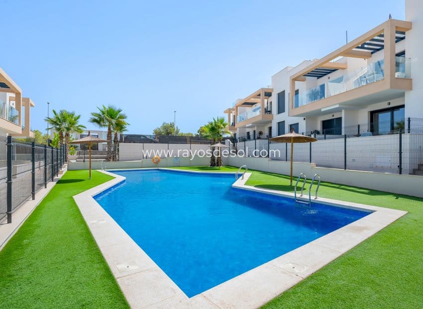 2 slaapkamer Appartement te koop in Villamartin met zwembad - € 279.000 (Ref: 10070212)
