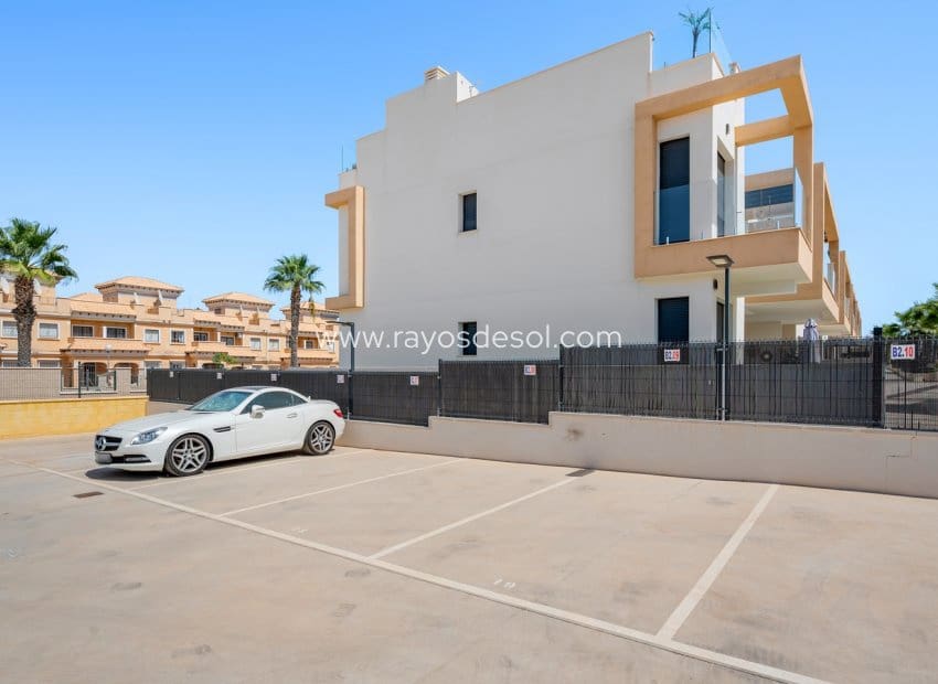 2 slaapkamer Appartement te koop in Villamartin met zwembad - € 279.000 (Ref: 10070212)