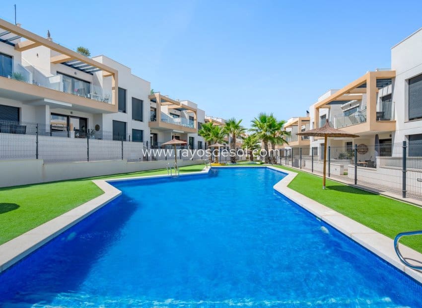 2 slaapkamer Appartement te koop in Villamartin met zwembad - € 279.000 (Ref: 10070212)