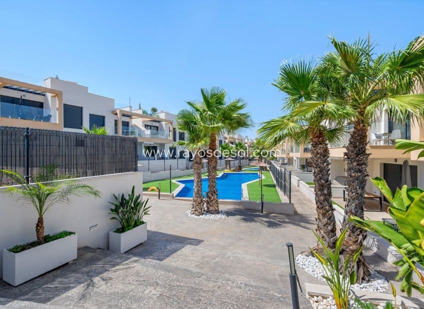 2 slaapkamer Appartement te koop in Villamartin met zwembad - € 279.000 (Ref: 10070212)