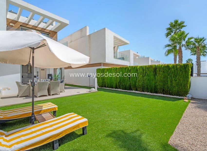 3 camera da letto Villa in vendita in Villamartin con piscina - 429.000 € (Rif: 10070213)