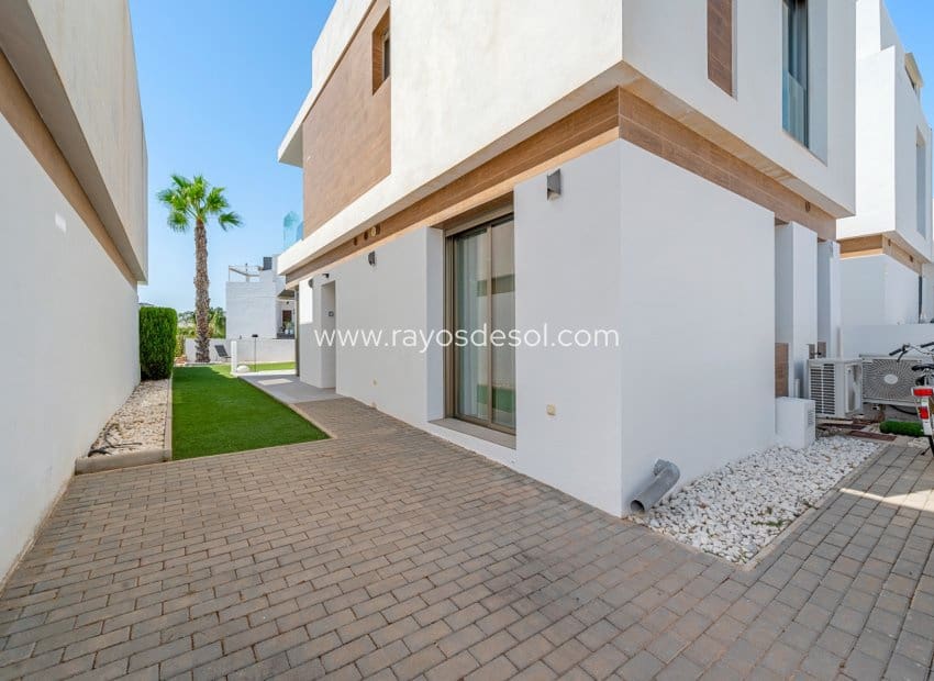 3 camera da letto Villa in vendita in Villamartin con piscina - 429.000 € (Rif: 10070213)