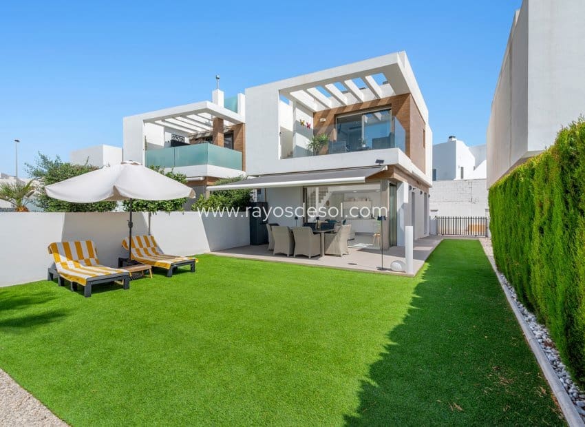 3 camera da letto Villa in vendita in Villamartin con piscina - 429.000 € (Rif: 10070213)