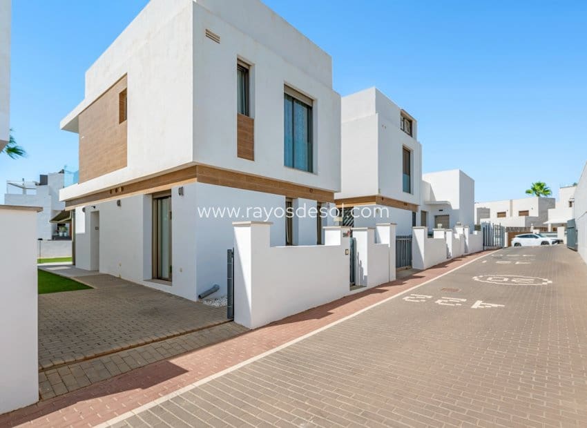 3 camera da letto Villa in vendita in Villamartin con piscina - 429.000 € (Rif: 10070213)
