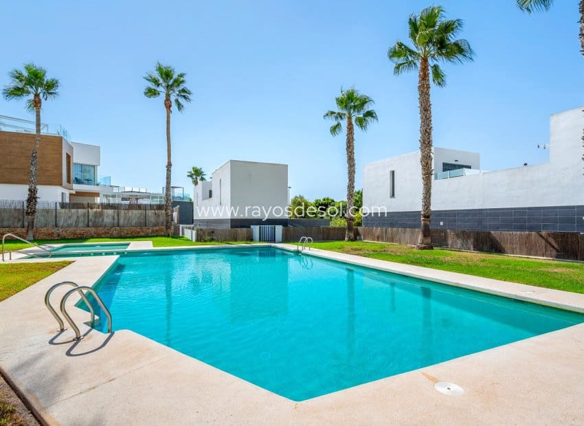 3 camera da letto Villa in vendita in Villamartin con piscina - 429.000 € (Rif: 10070213)