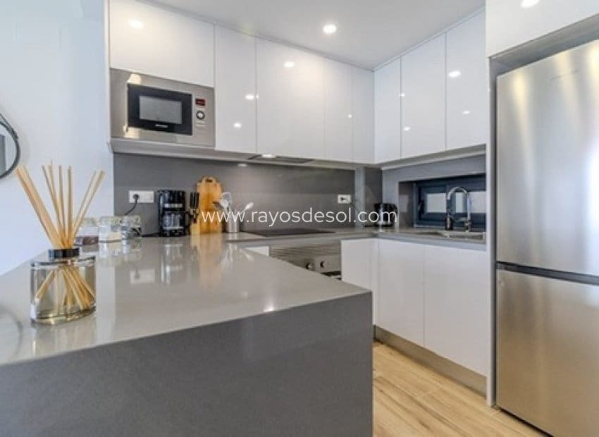 2 Zimmer Apartment zu verkaufen in Filipinas mit Pool - 239.000 € (Ref: 10070214)