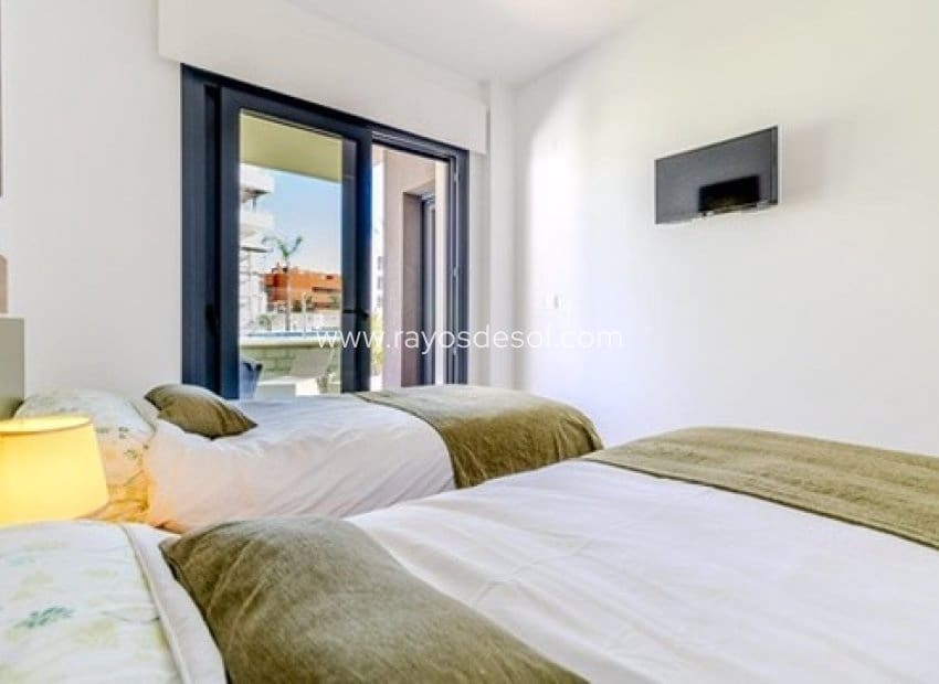 2 Zimmer Apartment zu verkaufen in Filipinas mit Pool - 239.000 € (Ref: 10070214)