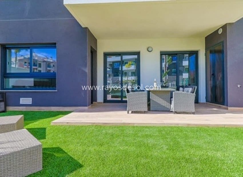 2 Zimmer Apartment zu verkaufen in Filipinas mit Pool - 239.000 € (Ref: 10070214)