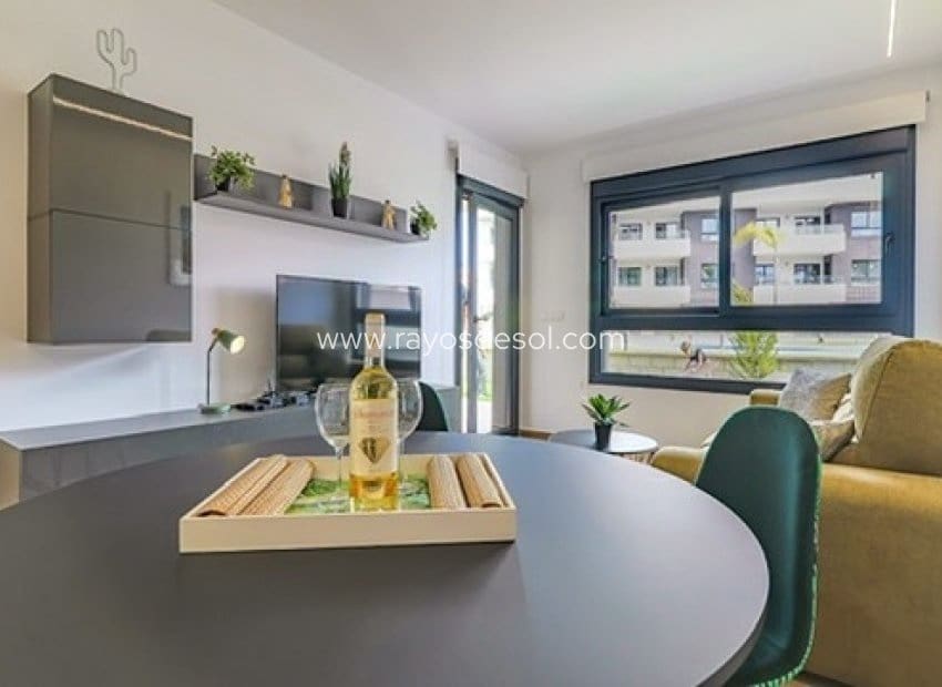 2 Zimmer Apartment zu verkaufen in Filipinas mit Pool - 239.000 € (Ref: 10070214)