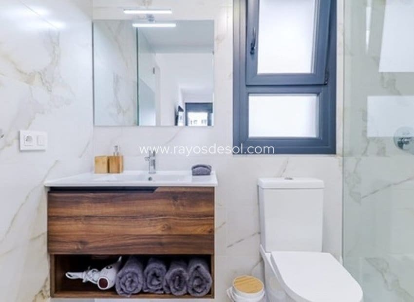 2 Zimmer Apartment zu verkaufen in Filipinas mit Pool - 239.000 € (Ref: 10070214)