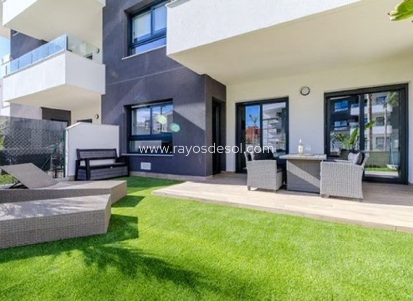 2 Zimmer Apartment zu verkaufen in Filipinas mit Pool - 239.000 € (Ref: 10070214)