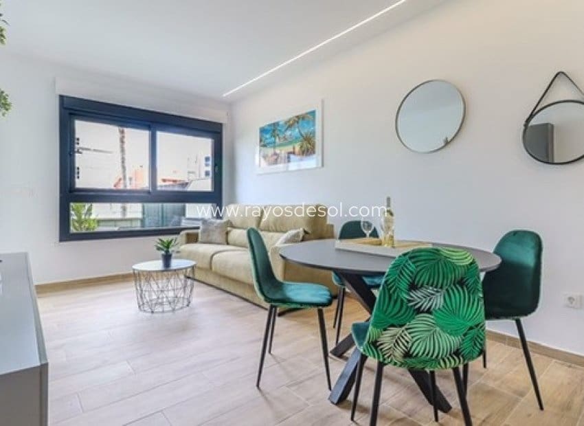 2 Zimmer Apartment zu verkaufen in Filipinas mit Pool - 239.000 € (Ref: 10070214)