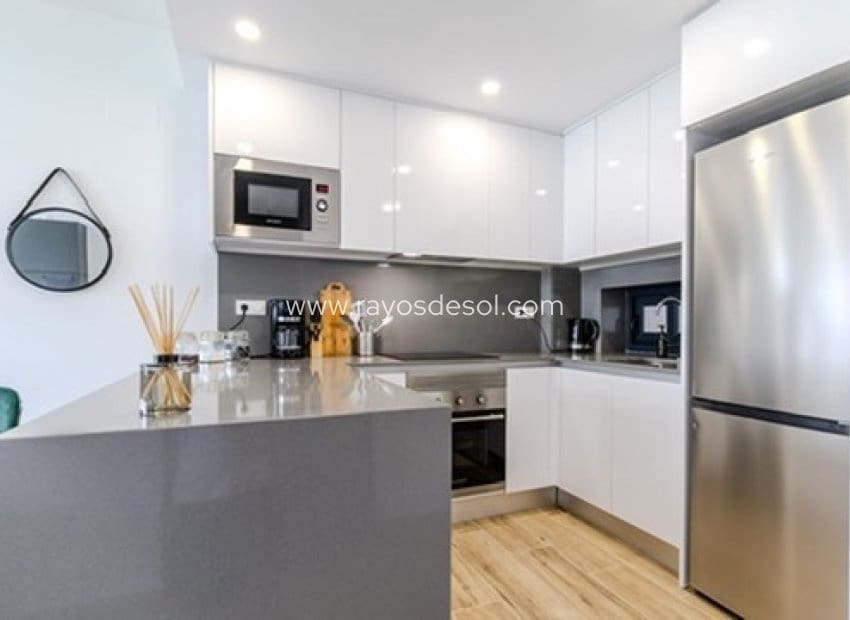 2 Zimmer Apartment zu verkaufen in Filipinas mit Pool - 239.000 € (Ref: 10070214)