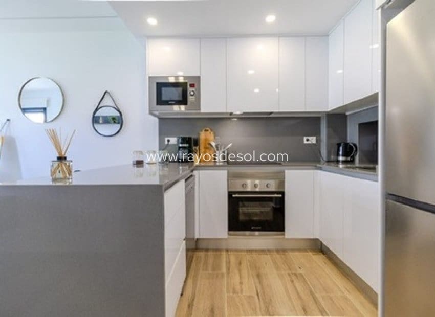 2 Zimmer Apartment zu verkaufen in Filipinas mit Pool - 239.000 € (Ref: 10070214)