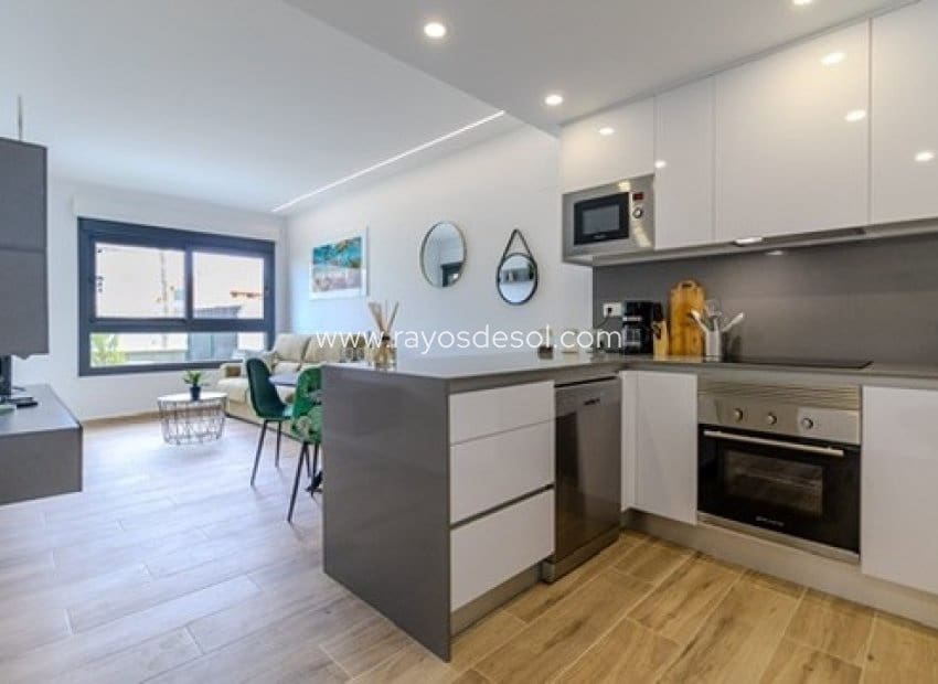 2 Zimmer Apartment zu verkaufen in Filipinas mit Pool - 239.000 € (Ref: 10070214)