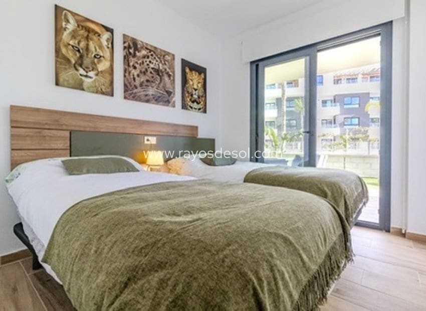 2 Zimmer Apartment zu verkaufen in Filipinas mit Pool - 239.000 € (Ref: 10070214)