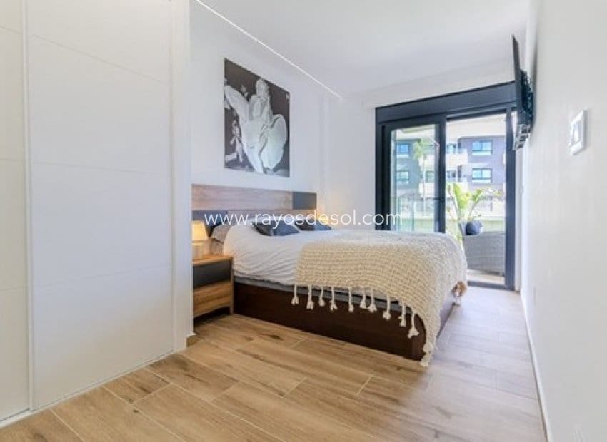 2 Zimmer Apartment zu verkaufen in Filipinas mit Pool - 239.000 € (Ref: 10070214)