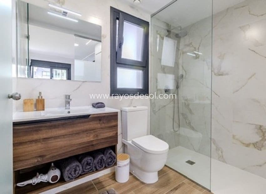2 Zimmer Apartment zu verkaufen in Filipinas mit Pool - 239.000 € (Ref: 10070214)