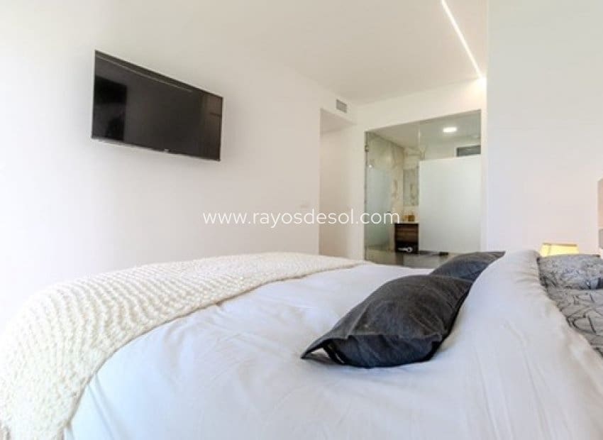 2 Zimmer Apartment zu verkaufen in Filipinas mit Pool - 239.000 € (Ref: 10070214)