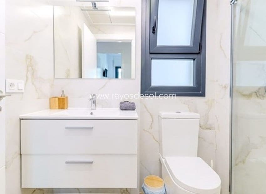 2 Zimmer Apartment zu verkaufen in Filipinas mit Pool - 239.000 € (Ref: 10070214)