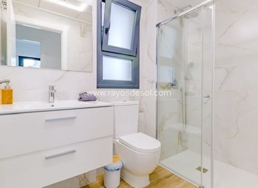 2 Zimmer Apartment zu verkaufen in Filipinas mit Pool - 239.000 € (Ref: 10070214)