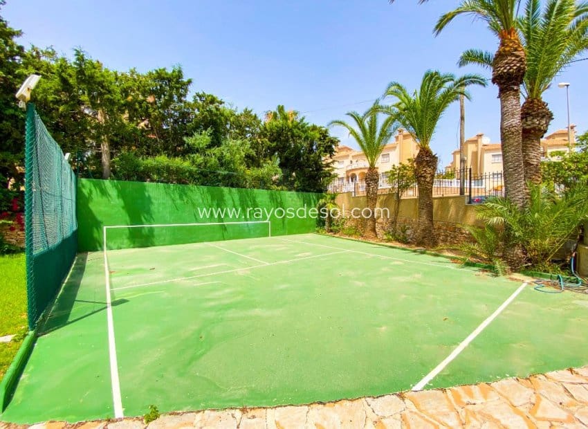 7 sovrum Villa till salu i Villamartin med pool - 1 080 000 € (Ref: 10076560)