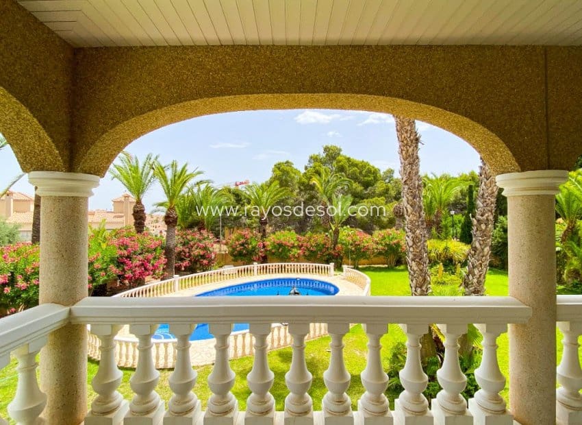 7 sovrum Villa till salu i Villamartin med pool - 1 080 000 € (Ref: 10076560)
