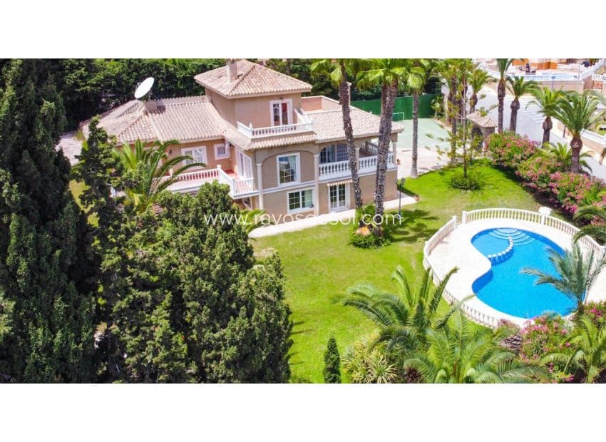 7 sovrum Villa till salu i Villamartin med pool - 1 080 000 € (Ref: 10076560)