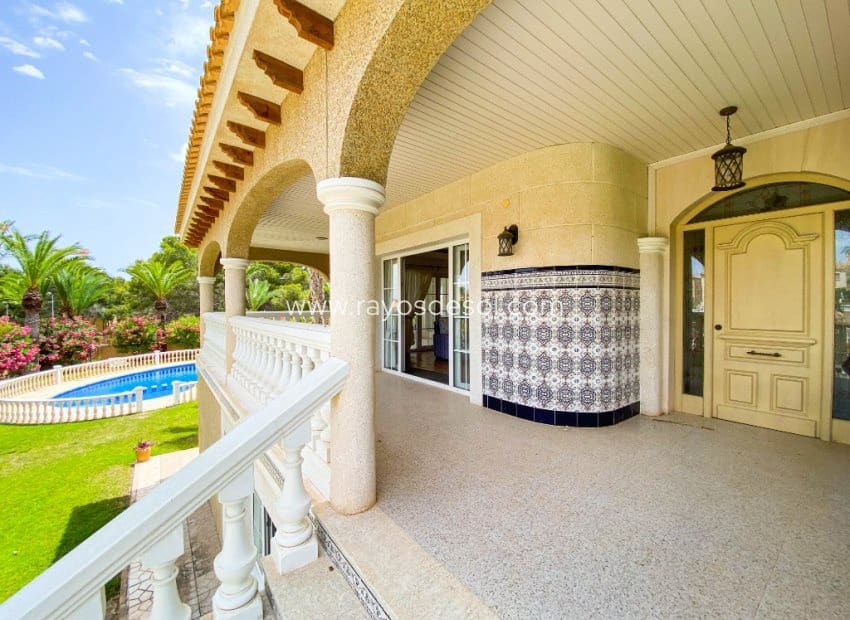 7 sovrum Villa till salu i Villamartin med pool - 1 080 000 € (Ref: 10076560)