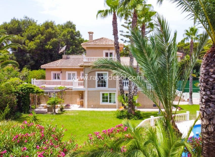7 sovrum Villa till salu i Villamartin med pool - 1 080 000 € (Ref: 10076560)