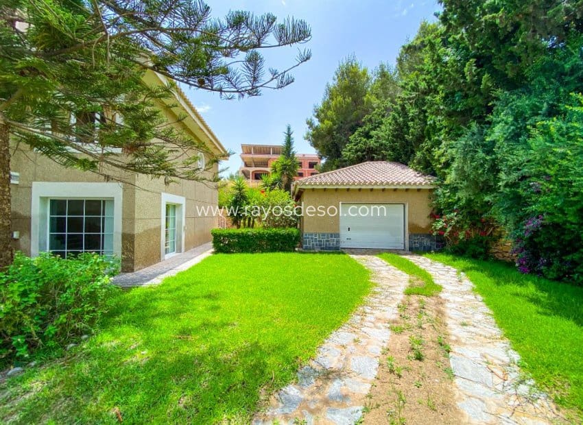 7 sovrum Villa till salu i Villamartin med pool - 1 080 000 € (Ref: 10076560)