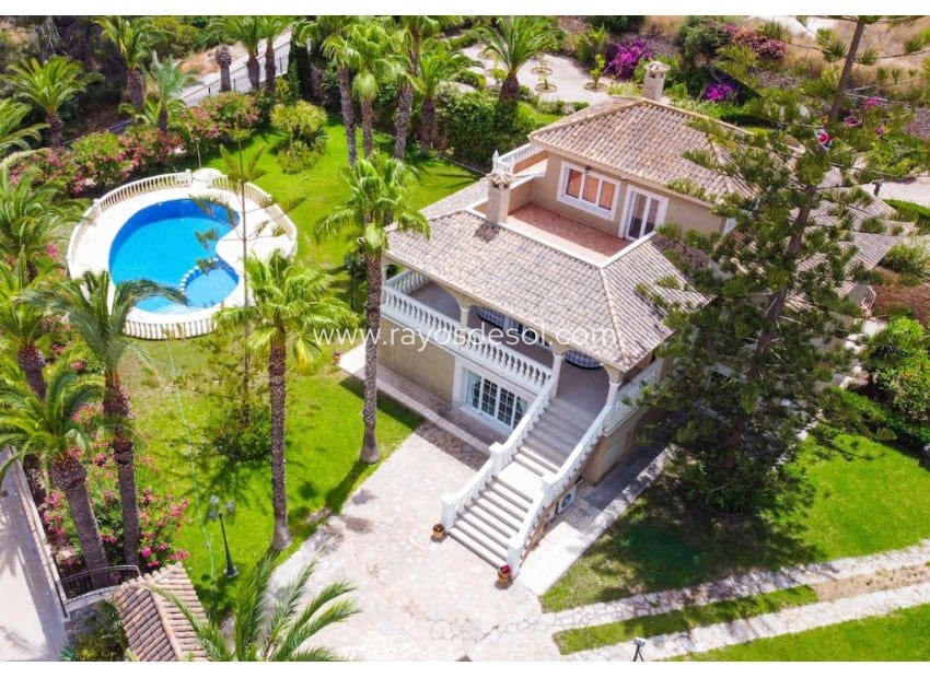 7 sovrum Villa till salu i Villamartin med pool - 1 080 000 € (Ref: 10076560)
