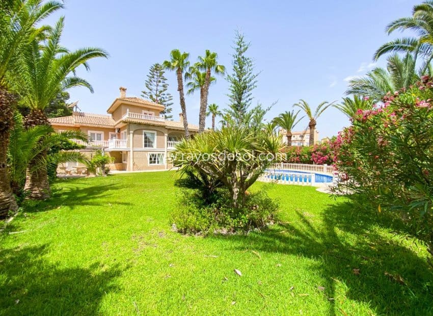 7 sovrum Villa till salu i Villamartin med pool - 1 080 000 € (Ref: 10076560)