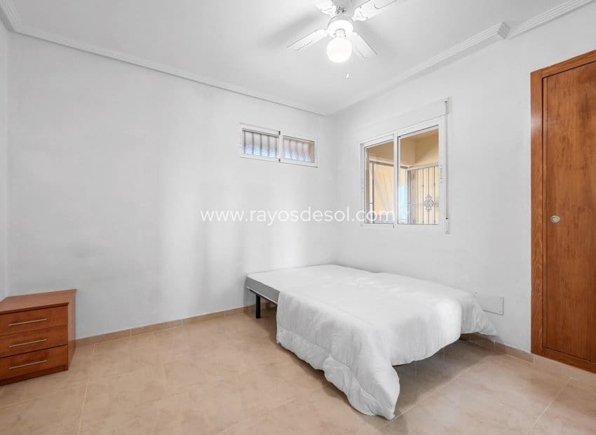 3 sypialnia Apartament na sprzedaż w Orihuela Costa z basenem - 189 000 € (Ref: 10076561)