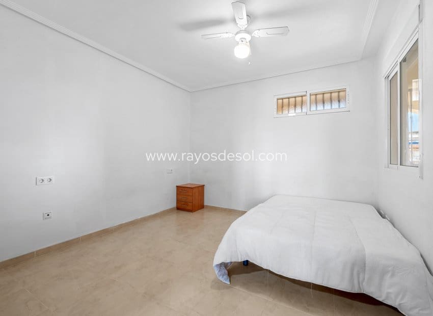 3 sypialnia Apartament na sprzedaż w Orihuela Costa z basenem - 189 000 € (Ref: 10076561)