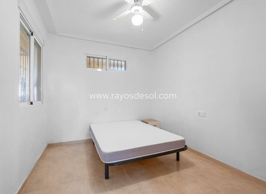 3 sypialnia Apartament na sprzedaż w Orihuela Costa z basenem - 189 000 € (Ref: 10076561)