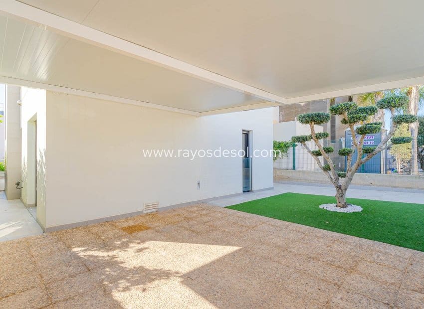 3 soveværelse Villa til salg i Ciudad Quesada med swimmingpool - € 458.900 (Ref: 10081423)
