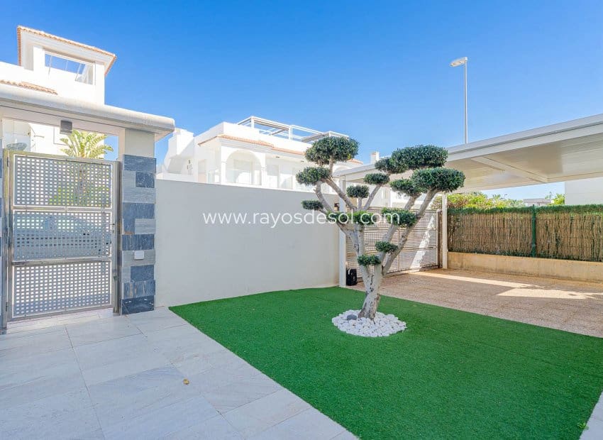 3 soveværelse Villa til salg i Ciudad Quesada med swimmingpool - € 458.900 (Ref: 10081423)