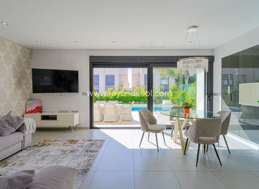 3 soveværelse Villa til salg i Ciudad Quesada med swimmingpool - € 458.900 (Ref: 10081423)