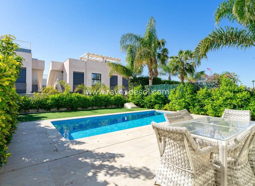 3 soveværelse Villa til salg i Ciudad Quesada med swimmingpool - € 458.900 (Ref: 10081423)
