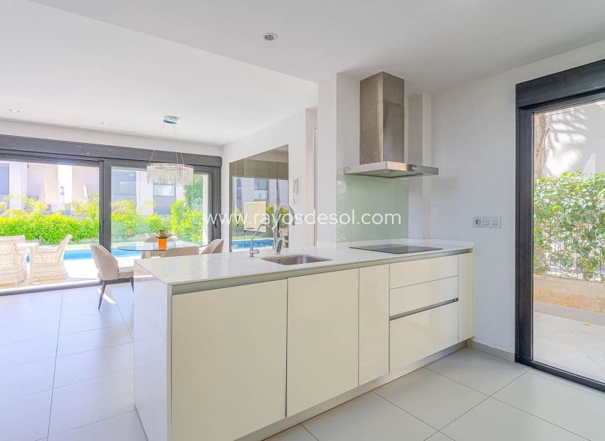 3 soveværelse Villa til salg i Ciudad Quesada med swimmingpool - € 458.900 (Ref: 10081423)