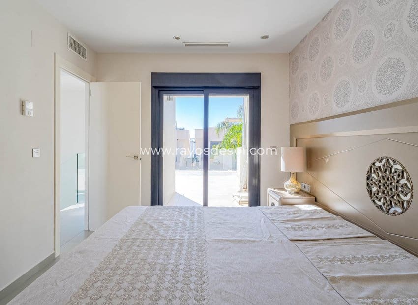 3 soveværelse Villa til salg i Ciudad Quesada med swimmingpool - € 458.900 (Ref: 10081423)